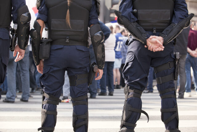 armed-vs-unarmed-security-guards-scaled